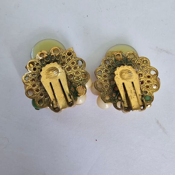 Vintage Beaded Earrings Clip On Gold Tone Leaf Faux Pearl Cluster AB stones Fall - Picture 6 of 8